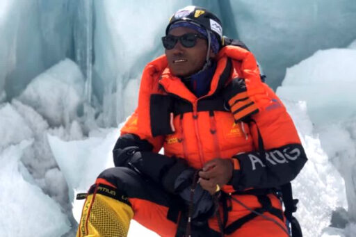 पर्वतारोही कामी रीता शेरपा ने एक बार फिर इतिहास रचते हुए अपना ही रिकॉर्ड तोड़ा