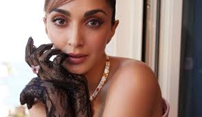 कांस डिनर में बार्बी बन छाईं कियारा आडवाणी, इस लुक पर फिदा हुए सिद्धार्थ मल्होत्रा