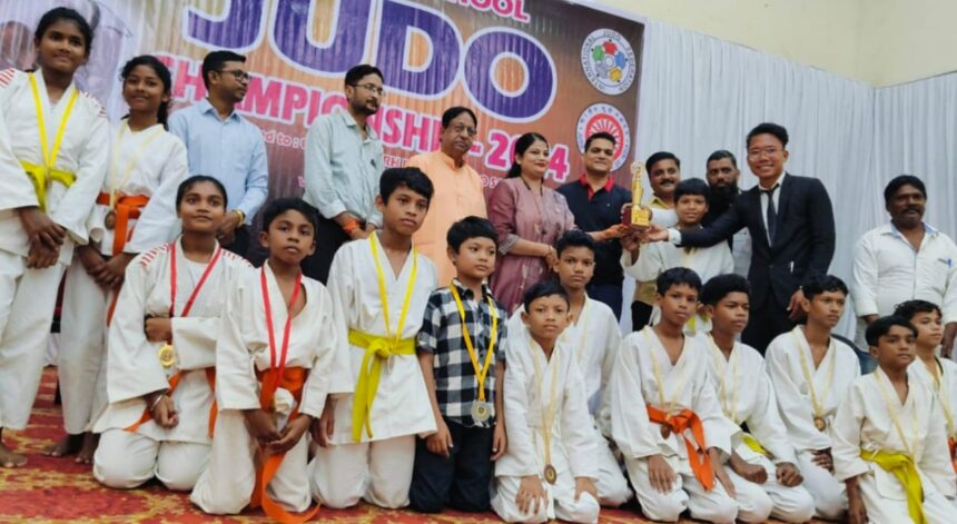 बस्तर जिला जूडो संघ द्वारा आयोजित दो दिवसीय 12 वी इंटर स्कूल जूडो प्रतियोगिता का समापन, विजेता खिलाडिय़ों को किया पुरस्कृत 