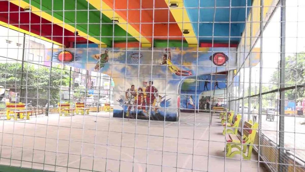अवैध कब्जे से बचाने के लिए महानगरों की तर्ज पर रायपुर में ओवरब्रिज के नीचे स्पोर्ट्स कोर्ट बनकर तैयार