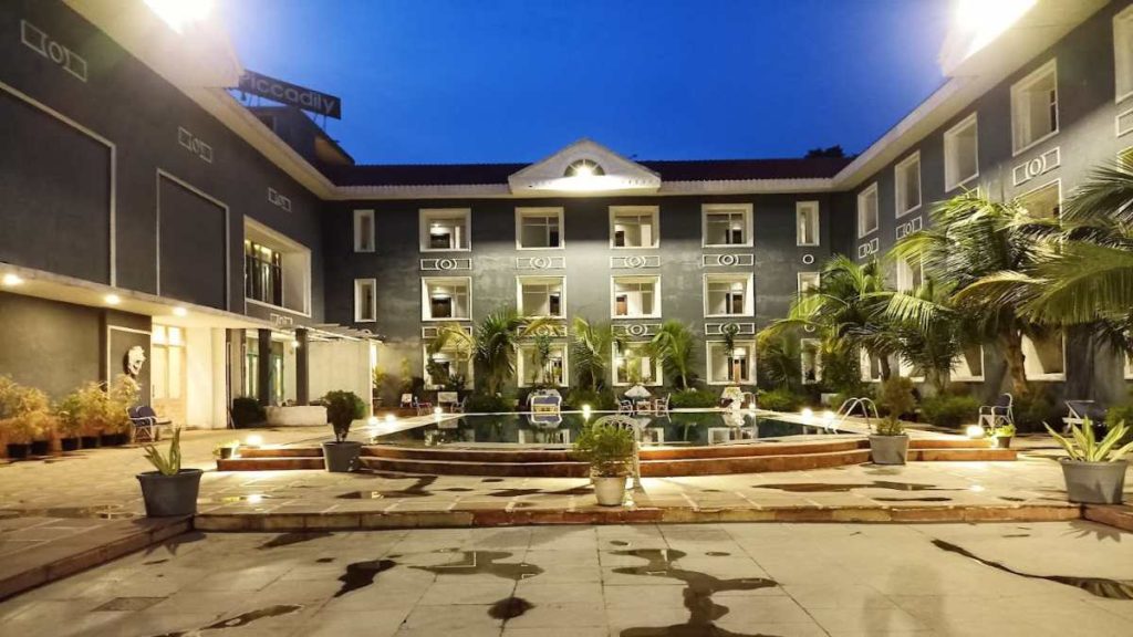 राजधानी पुलिस ने छापेमारी कर जुआ के खिलाफ की कार्रवाई : होटल पिकाडली में जुआ खेलते आधा दर्जन से अधिक जुआरी को किया गिरफ्तार 