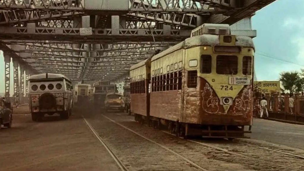 एक युग का अंत: कोलकाता की 150 साल पुरानी ट्राम सेवा होगी बंद, कोई हुआ भावुक तो किसी ने जताया गुस्सा