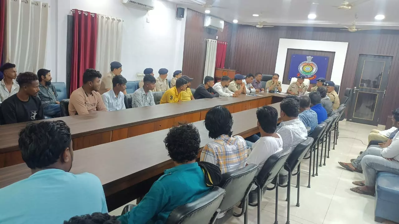 पुलिस नियंत्रण कक्ष में डीजे धुमाल संचालकों की ली गई मीटिंग