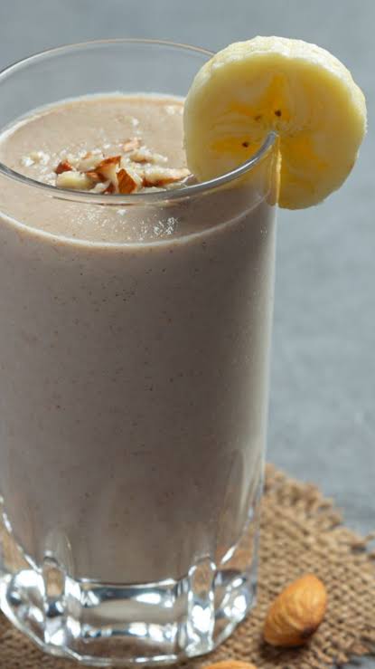 व्रत के दौरान बनाएं ऊर्जा प्रदान करने वाले स्वादिष्ट केले और अखरोट की लस्सी : जानते हैं इसे बनाने का तरीका