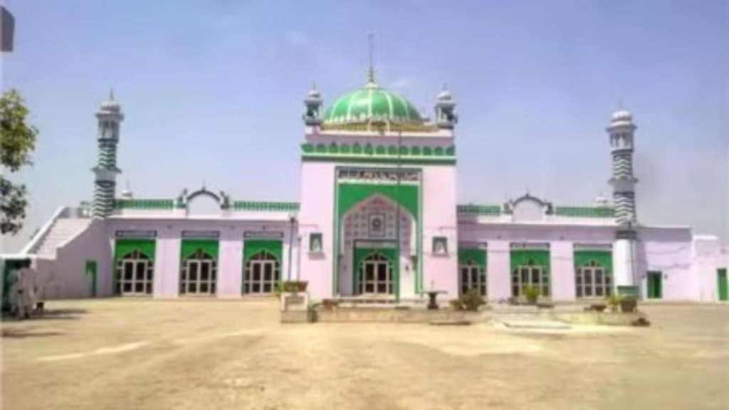 मथुरा के बाद अब संभल की शाही जामा मस्जिद जिसे बाबरी मस्जिद भी कहा जाता है, उस पर कर रहा हिंदू पक्ष दावा 